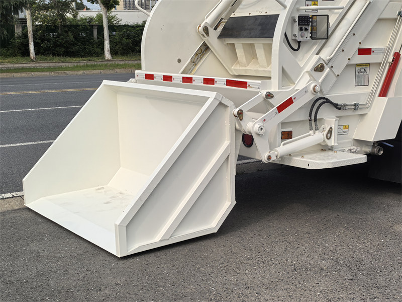 HOWO refuse compactor truck rear tilting device