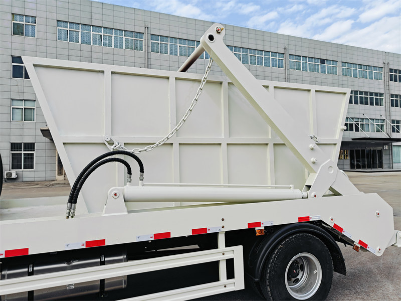 HOWO 8cbm swing arm truck