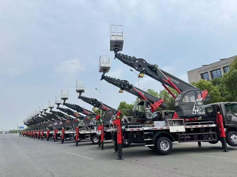 Howo 4x2 18m aerial platform truck Howo 4x2 18m aerial platform truck