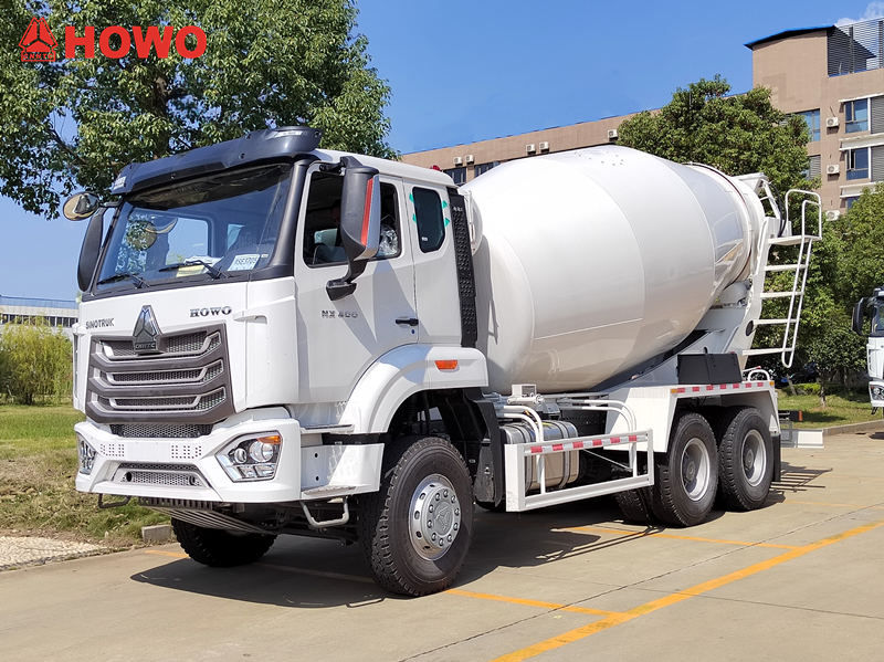 Camion malaxeur à béton robuste HOWO NX400