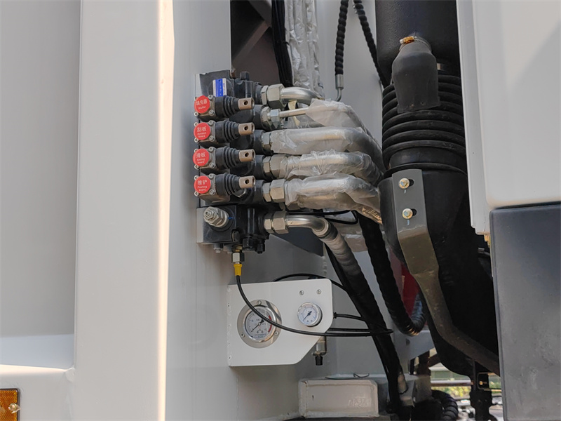  Driver-Side Manual Hydraulic Joystick