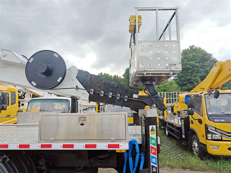 Howo 4x2 22m aerial platform truck Howo 4x2 22m aerial platform truck