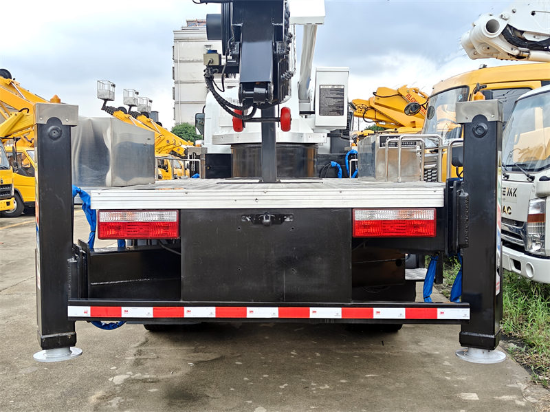 Howo 4x2 22m aerial platform truck Howo 4x2 22m aerial platform truck