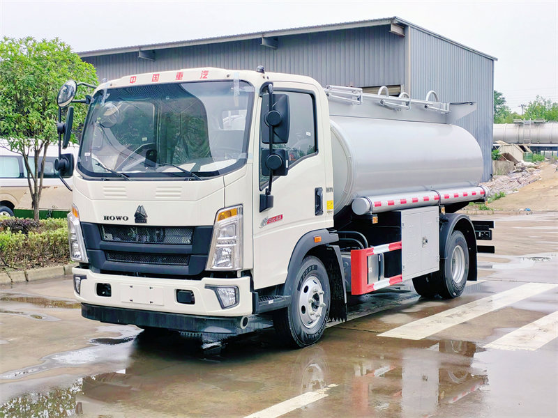 HOWO 6000L oil tank truck HOWO 6000L oil tank truck
