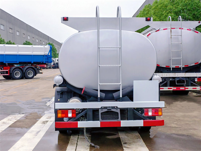 SINOTRUK HOWO fuel trucks for export SINOTRUK HOWO fuel trucks for export