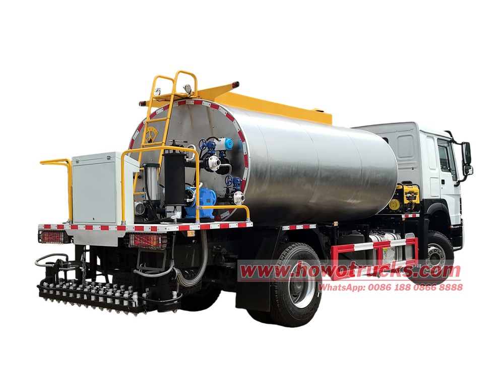 howo asphalt distributor truck