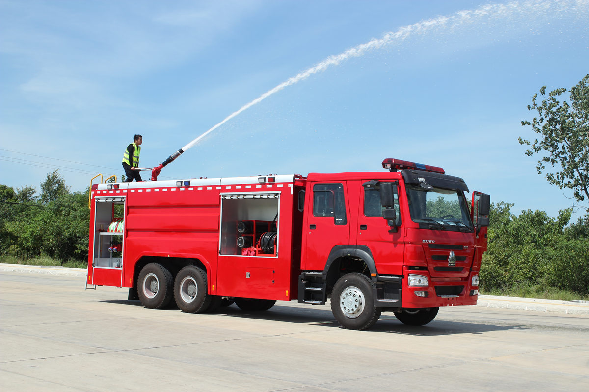 HOWO foam firefighting truck
