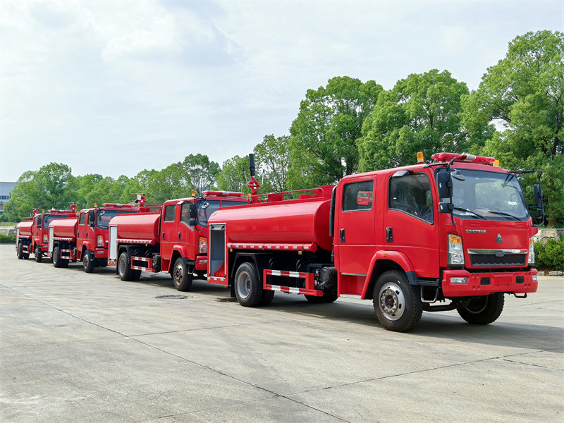 HOWO light fire water tank truck