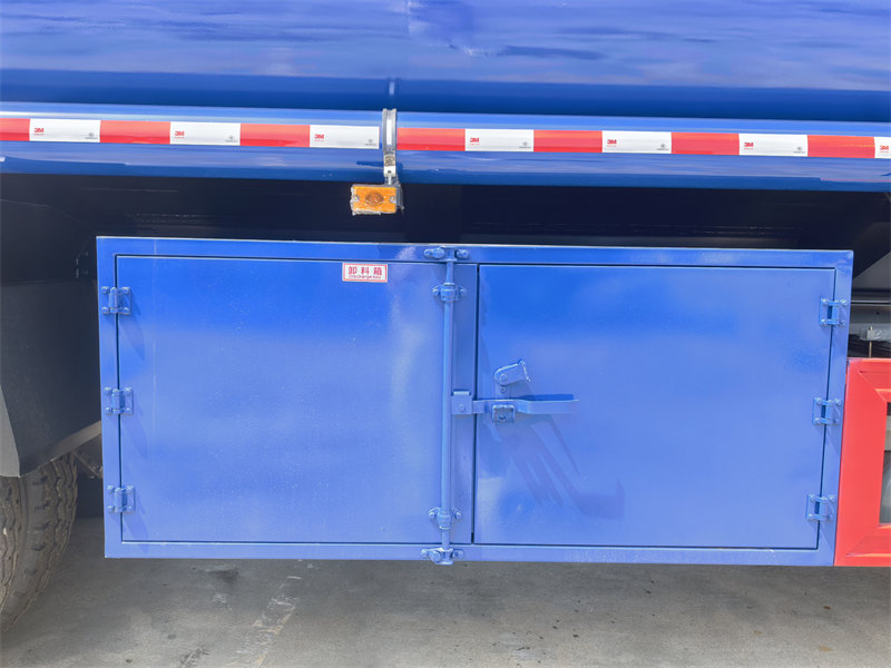 HOWO heavy 30000L fuel tank truck