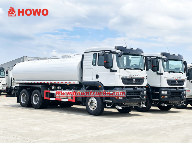 Des camions pulvérisateurs d'eau lourds HOWO TX de 20 000 litres sont exportés vers Djibouti.